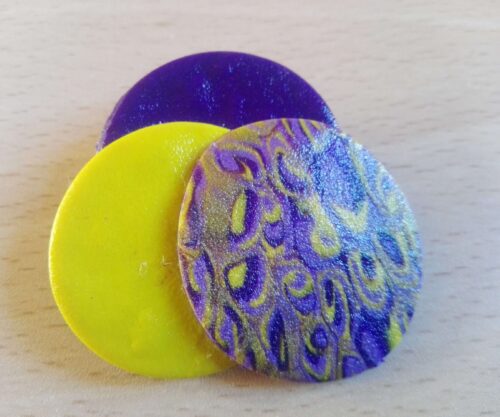 Broche de círculos de fimo