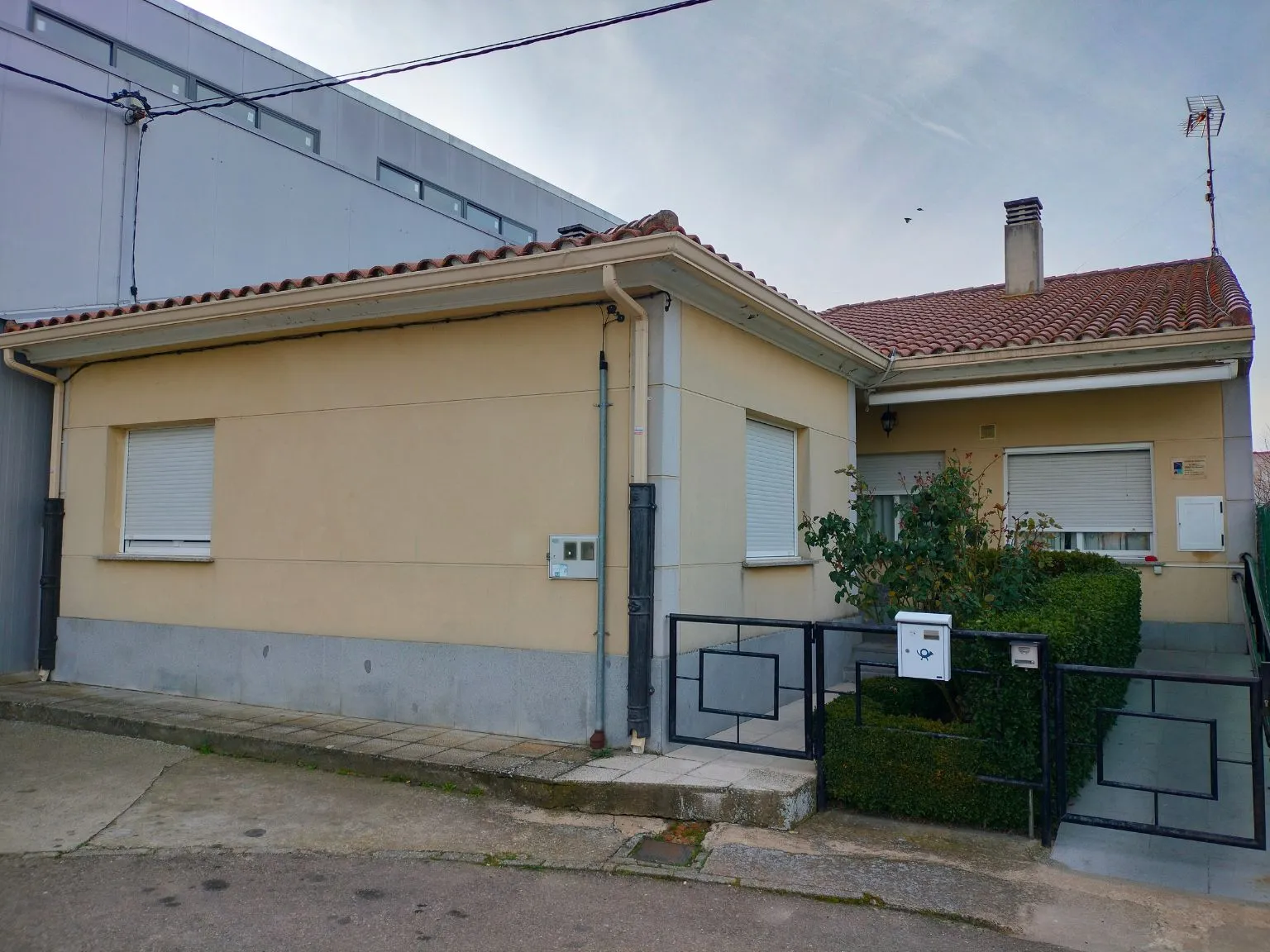 LA-BESANA-VIVIENDA-CALZADA-DE-VALDUNCIEL